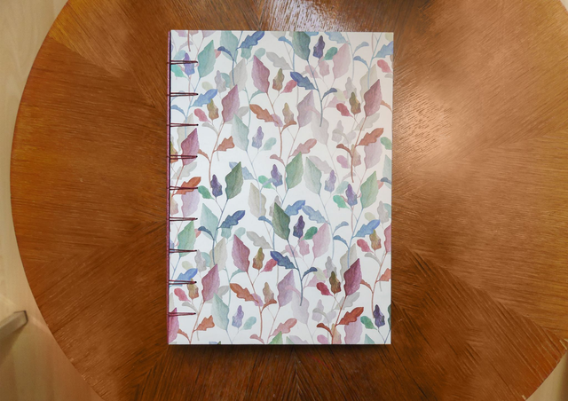 Album photos A4 relié à la main - feuilles bordeaux