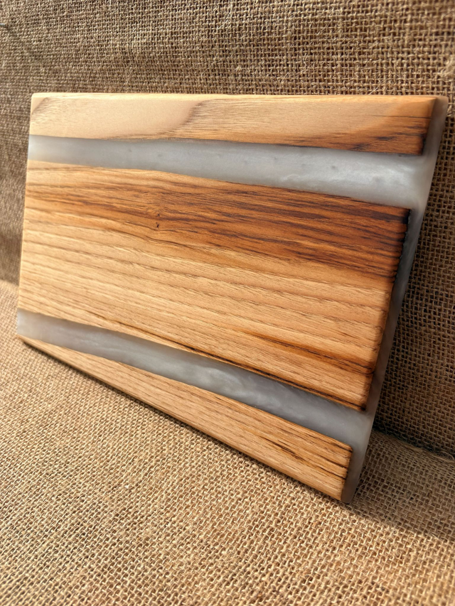 Planche bois et résine blanche #1