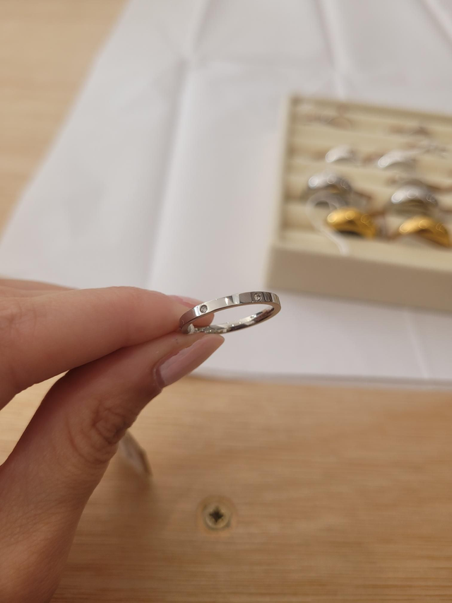 Stainless steel dainty 6 stone cubic zirconia ring - Size J - SL-066