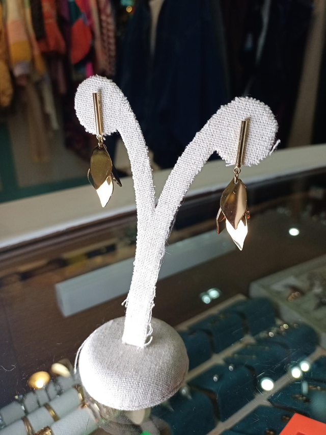 Pendientes acero hojas móviles