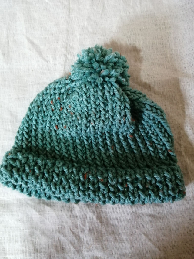 Bonnet Tricoté Main : Bleu Vert Élégant et Chaud