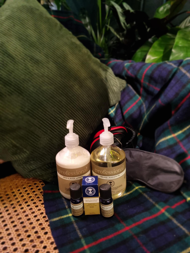 15 min Hand and Arm massage (please read info before booking)