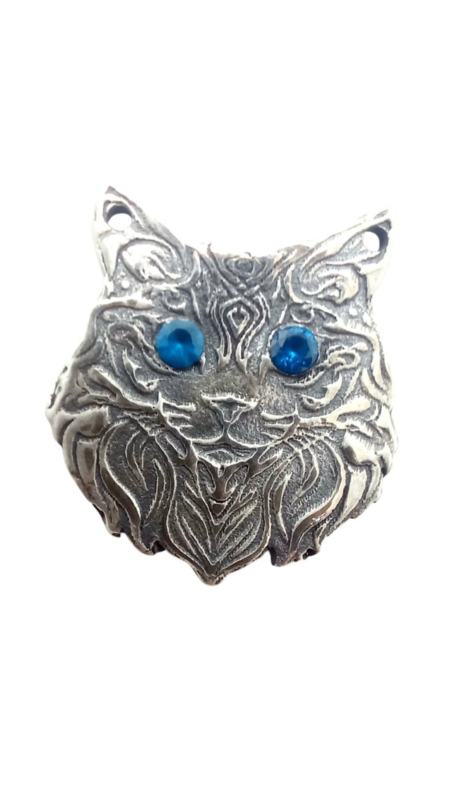 Small textured cat face pendant with blue gemstones