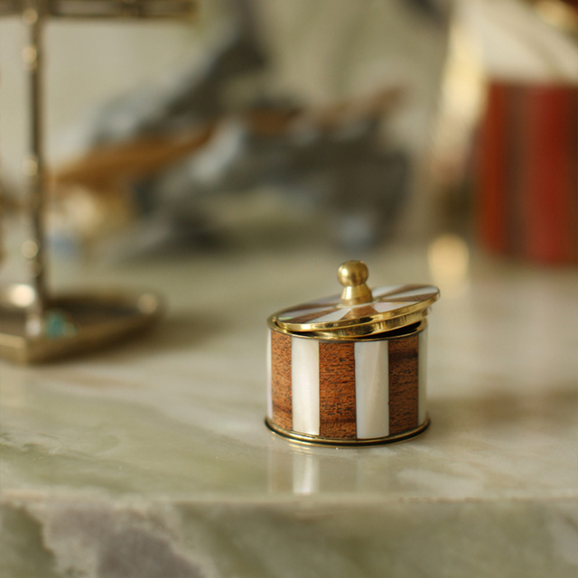 Doing goods circus box woody S