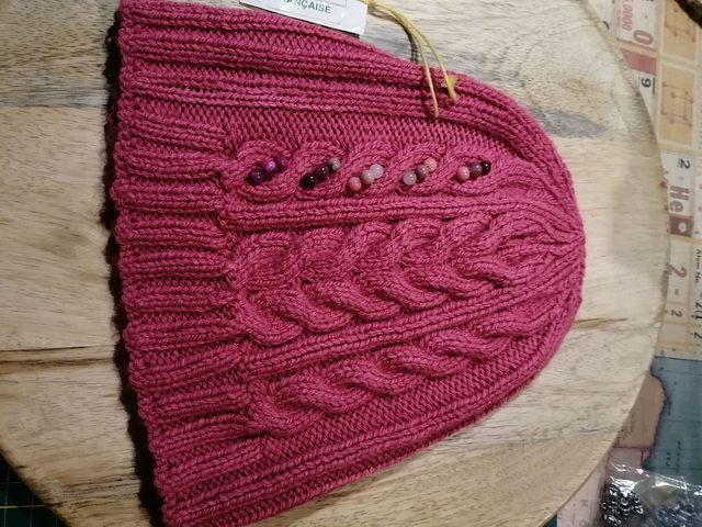 Bonnet brodé en perles