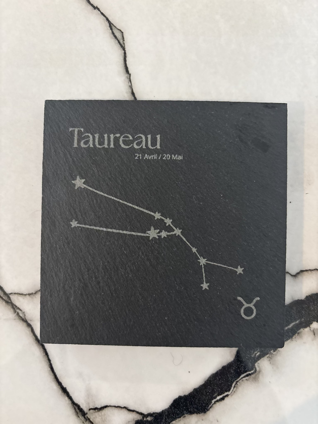 Taureau constellation gravé sur une ardoise 10 x 10 cm