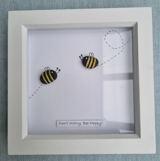 Irish, Hand Crafted, Pebble Art Bee Picture &#039;Don&#039;t Worry, Bee Happy&#039;