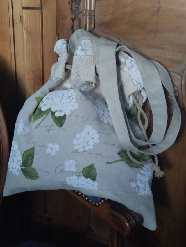 Sac seau "hortensias" doublé porté épaule