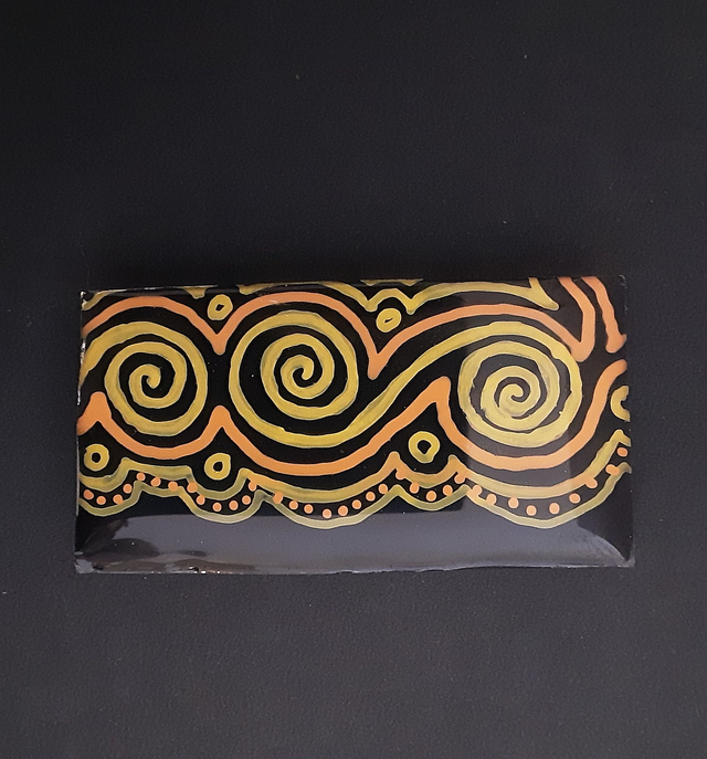 Broche rectangle moyen collection Breizh fond noir et motif celtique