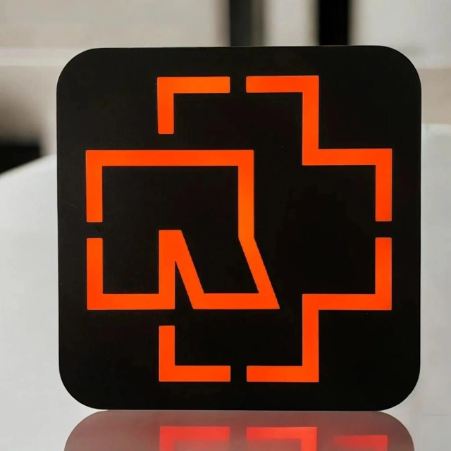 Lampe LED Rammstein – Du métal dans ta déco !