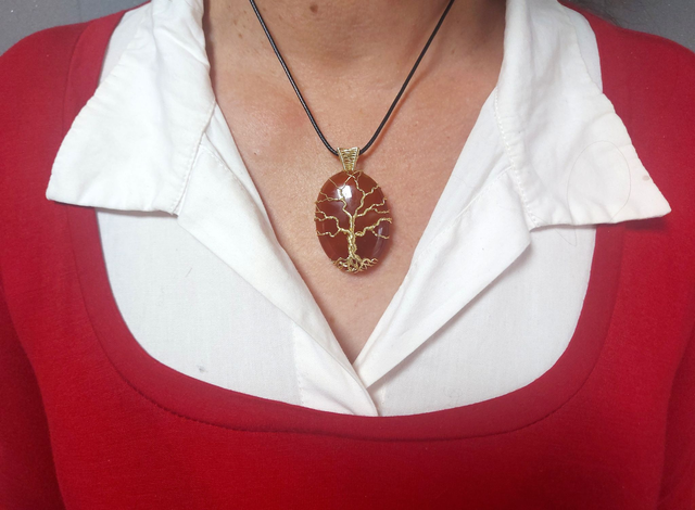 ARBRE DE VIE COULEUR OR SUR CORNALINE