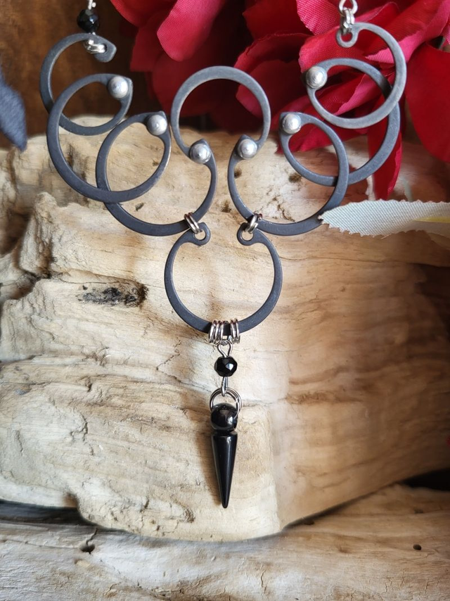 Collier "Rosace d'Acier"