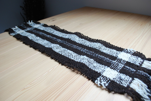 Chemin de table tissé