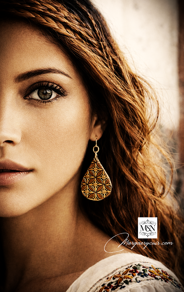 Boucles d'oreilles en cuir embossé doré, motif géométrique