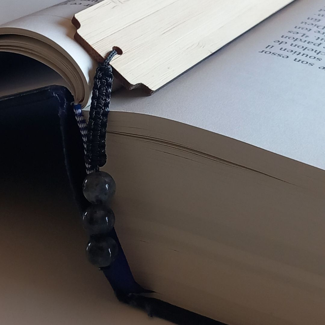 Marque-pages en bambou et Larvikite