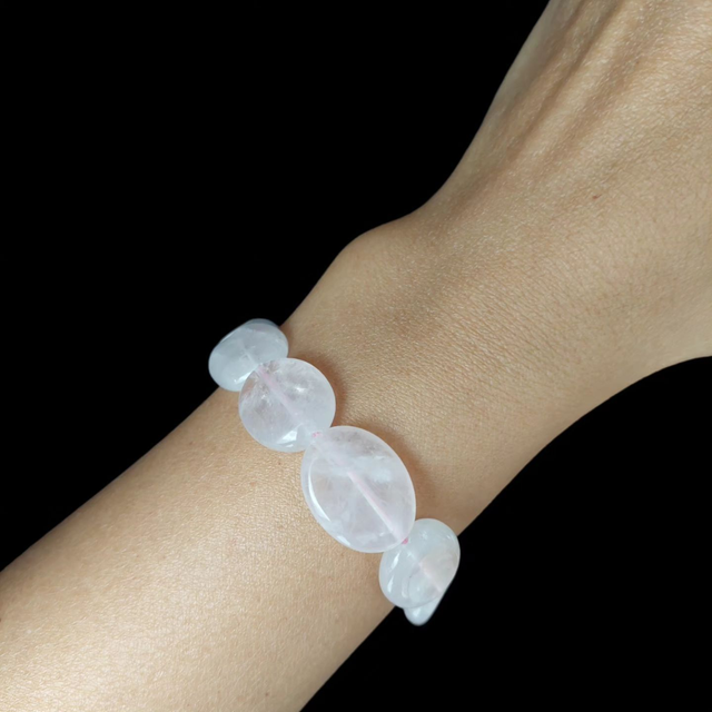 Bracelet femme “Douceur Rose” – Quartz Rose sur élastique – Bijou artisanal naturel