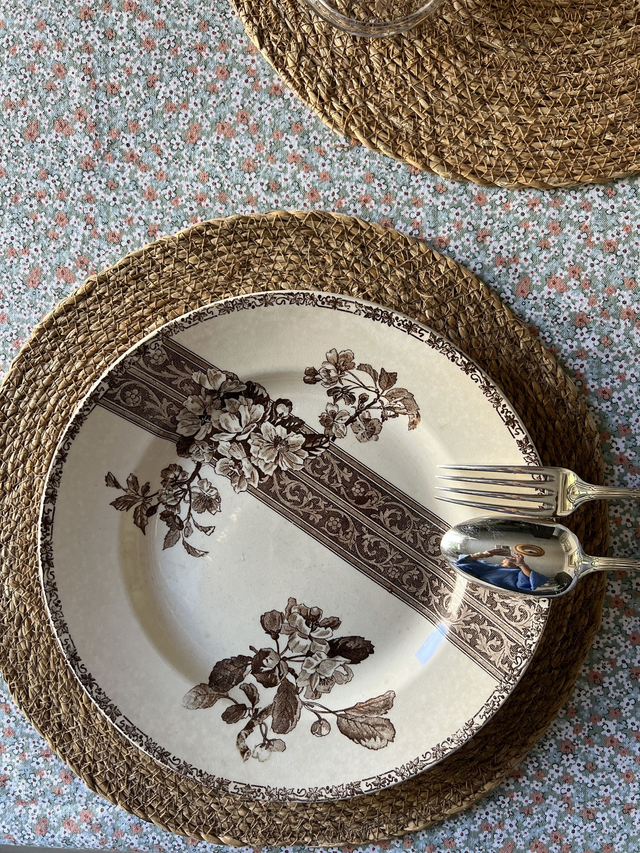 EMILE - Plat rond Choisy le Roi pour E. Bourgeois - Le Grand Dépôt - Terre de Fer