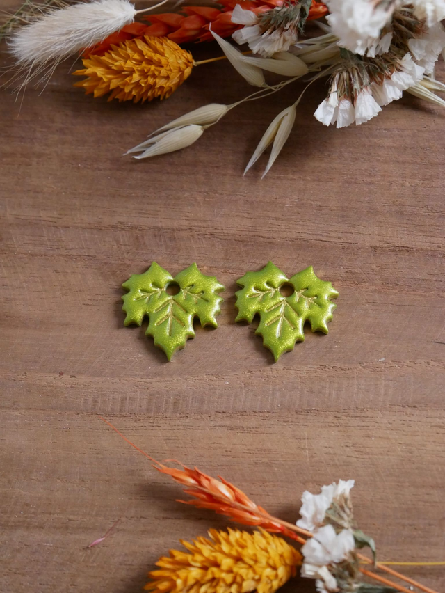 Feuilles d'érable vert brillant petites