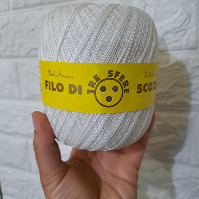 6 gomitoli di Filo di scozia 16/3 in offerta