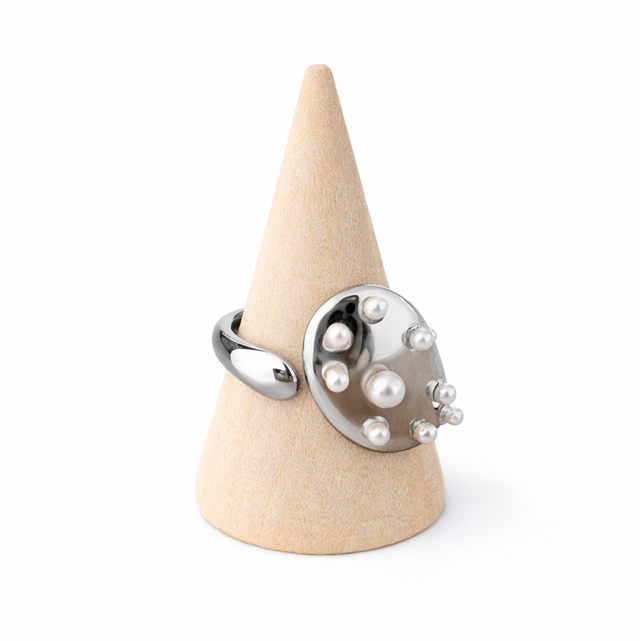 Anillo acero plateado y perlas 