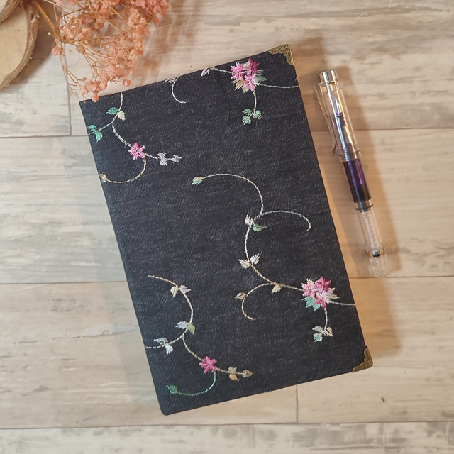 Sketchbook A5 - Couverture jeans brodé
