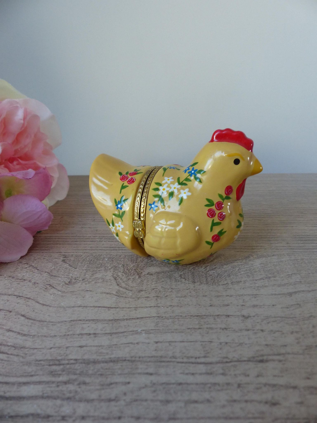 Boite poule en céramique et métal, figurine maman poule avec ses oeufs, cadeau décoration anniversaire, fête, collection boites poulette