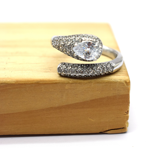 Bague serpent strass
