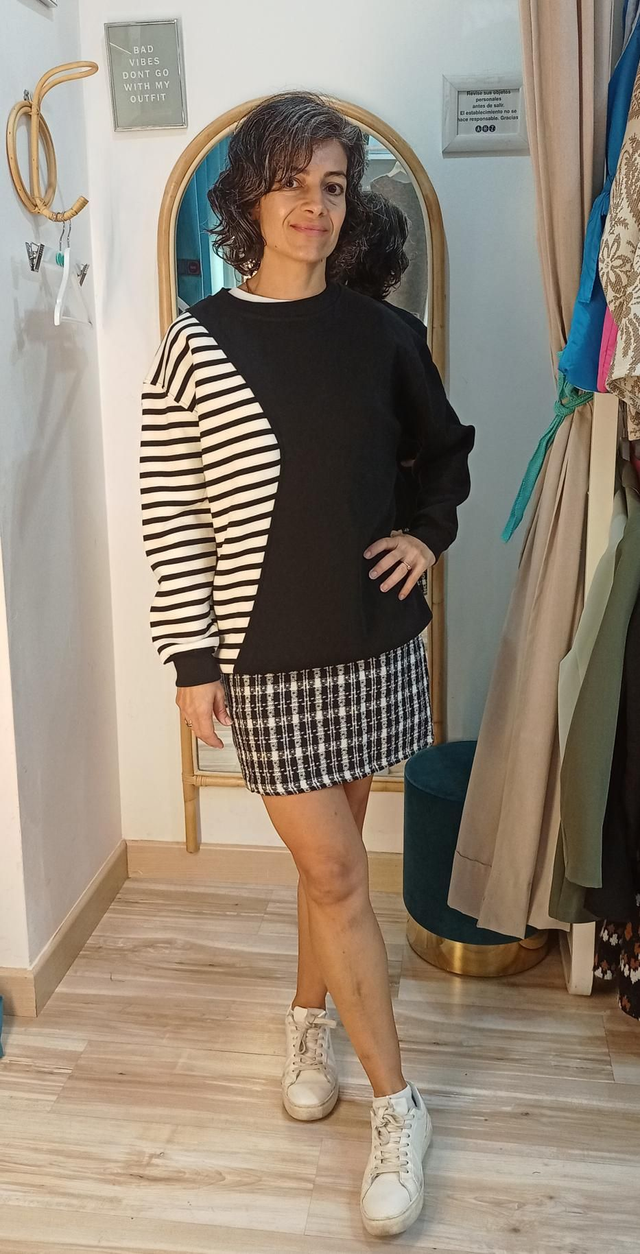 Sudadera felpa blanca y negra