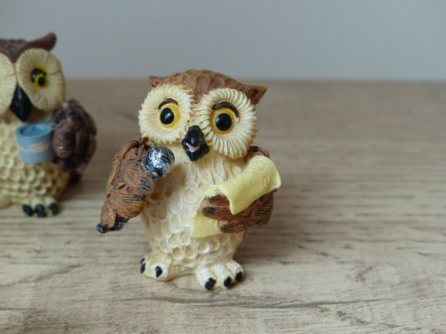 Lot de quatre figurines miniatures collection Famille chouettes hiboux Scènes de Vie Loisirs Vintage