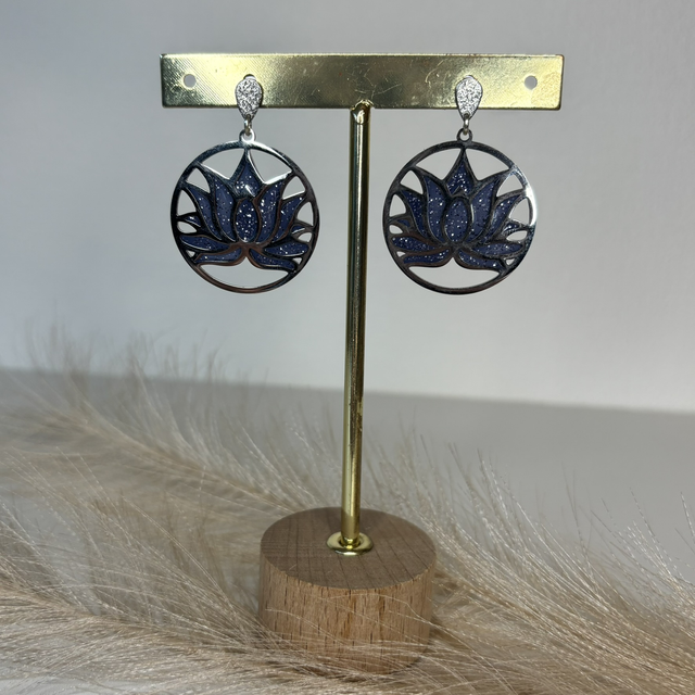 Boucles d’oreilles fleur de lotus noir pailletée 