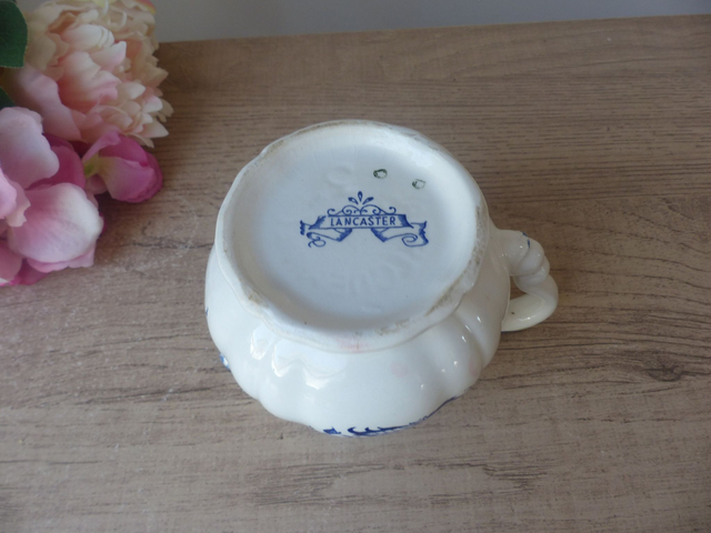 Ancien pot à lait en faïence – Sarraguemines modèle Lancaster – Décor fleurs bleues – Crémier vintage français - Décoration pour cuisine