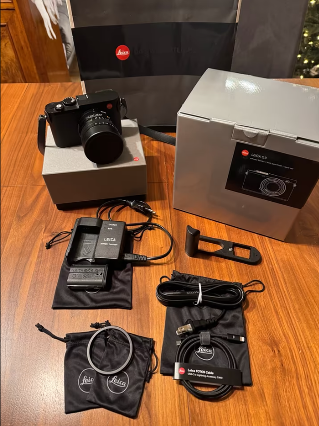 Leica Q3 including original accessories &amp; packaging