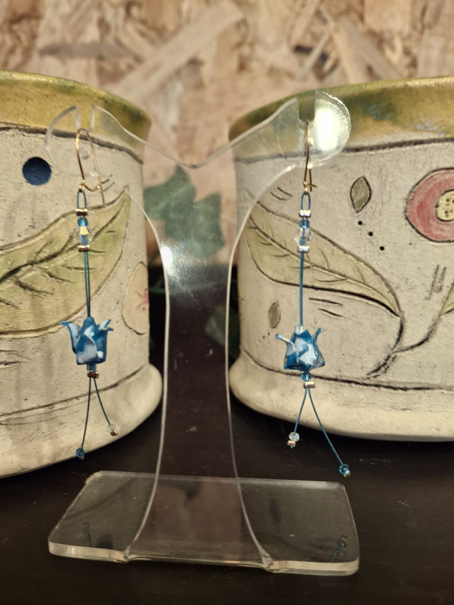 Boucles d'oreilles simples Lotus bleu - blanc - doré