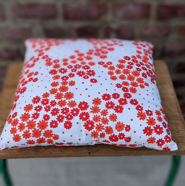 Coussin à fleurs vintage