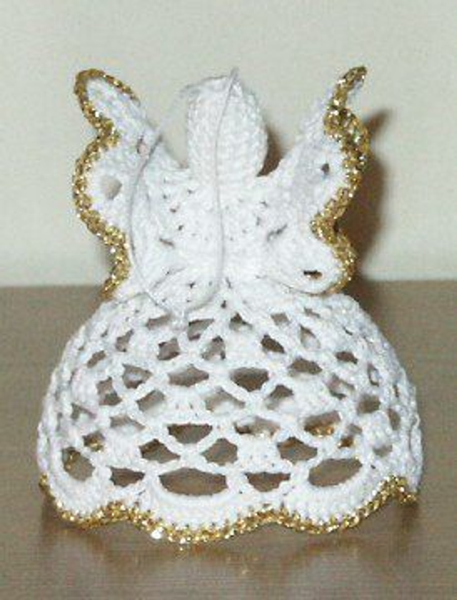 Engel weiß/gold gehäkelt