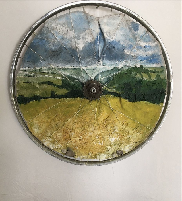 Acrylcollage auf Fahrradfelge „Weites Land“