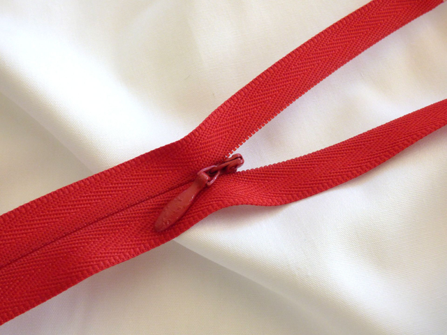 Invisible Rouge - Fermeture Eclair