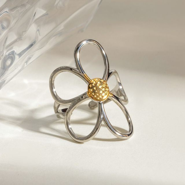 Bague Argentée Fleur Sculptée Bicolore