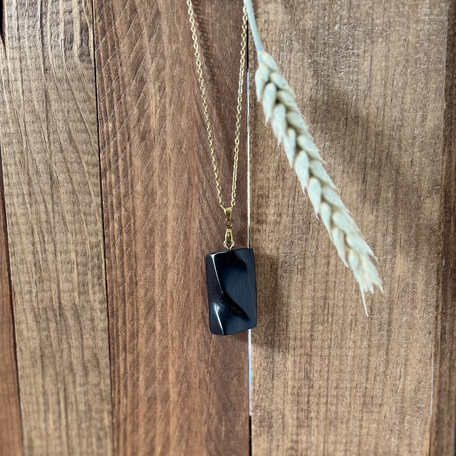 Collier &#039;Profondeur d&#039;Ébène&#039;