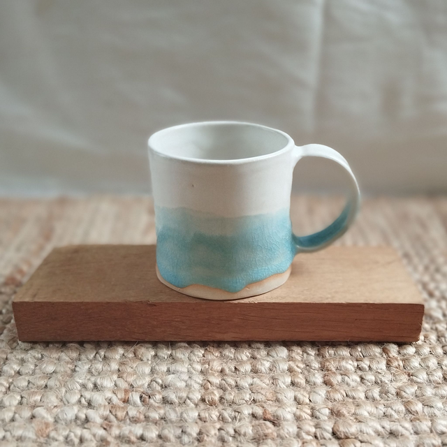 Mug, argile blanc, émail blanc et bleu craquelé