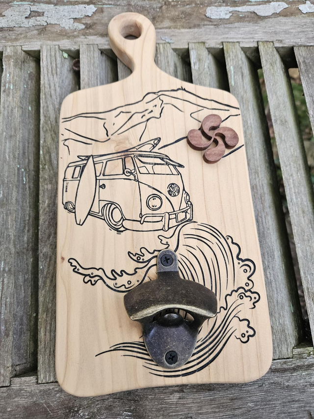 Décapsuleur mural en bois de cèdre 
