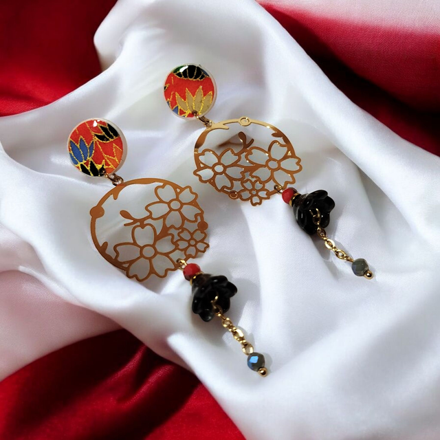 Boucles d'oreilles pendantes motifs japonais rouge noir bleu