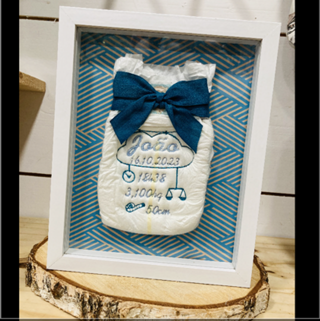 Couche brodé personnalisé dans son cadre