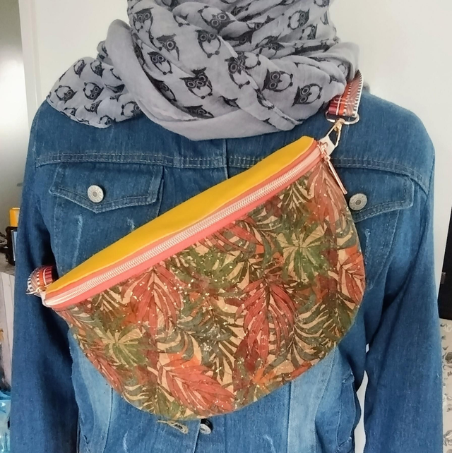 sac banane liège et simili moutarde 