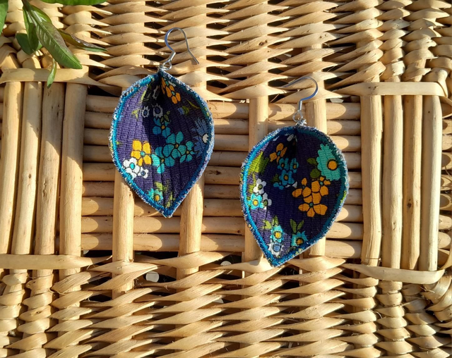 Boucles d&#039;oreilles feuilles bleues orange
