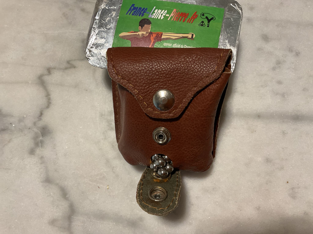 02P6  ... distributeur bille cuir fait main pour ceinture jusqu’à 15 mm avec aimant 