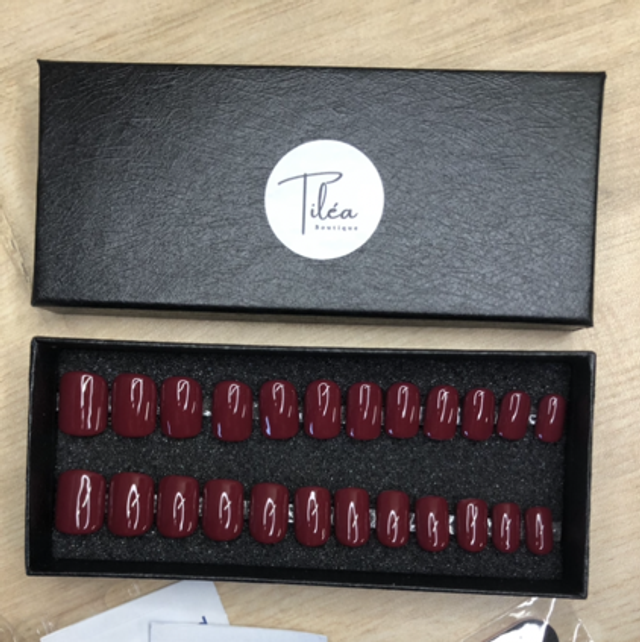 Press on nails Dark red small square