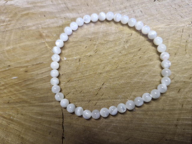 Mother of pearl mop shell bracelet 