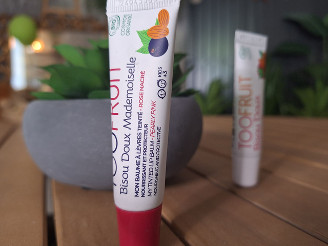 TOOFRUIT - Bisou Doux Mademoiselle Baume à lèvres teinté NOURRIT | PROTÈGE | ROSE NACRÉ 10 ml