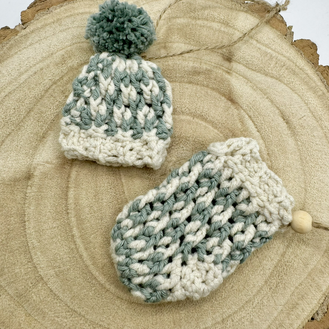 Crochet Striped Sage Mini Hat &amp; Stockings decoration 